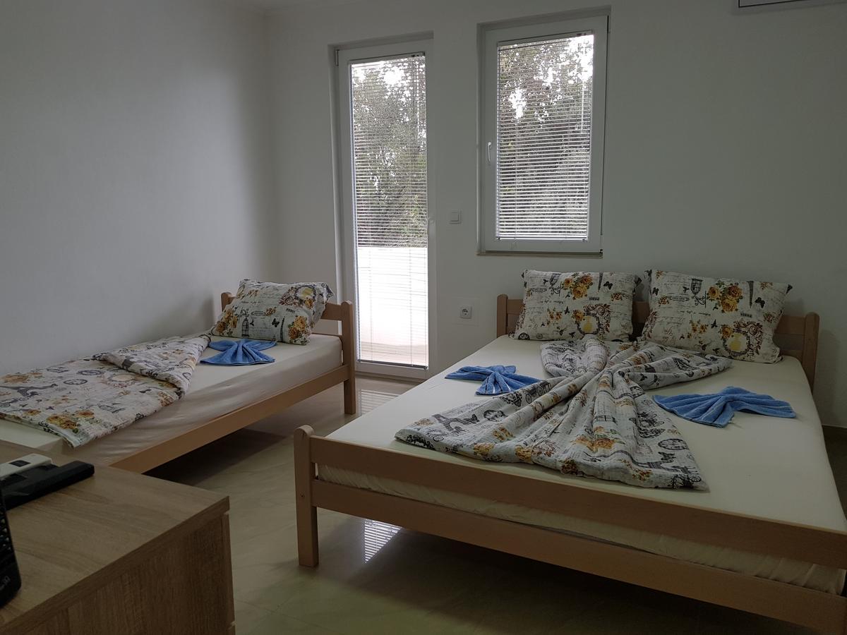 Apartmani Vila Ebra Utjeha Exterior foto